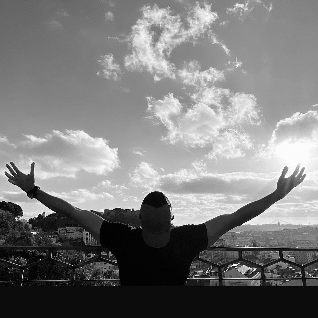 Ben Fahimnia with arms raised
